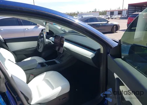 2022 Tesla Model Y Performance Dual Motor All-Wheel Drive z USA, uszkodzony, nr VIN 7SAYGDEFXNF467621